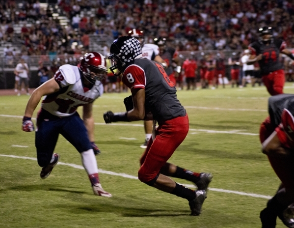 Las Vegas‘ Hanoi Rabago (8) runs the ball in for a touchdown during their prep footbal ...