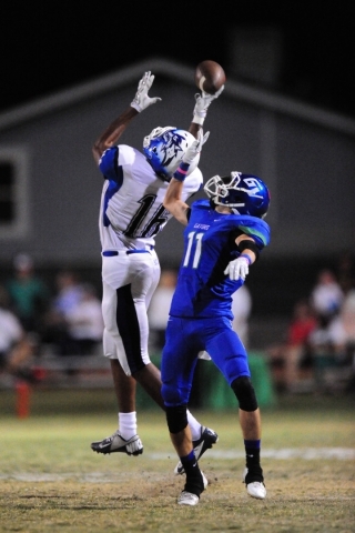 Basic Wolves wide receiver Harris Frank (16) catches a pass for a first down as Green Valley ...