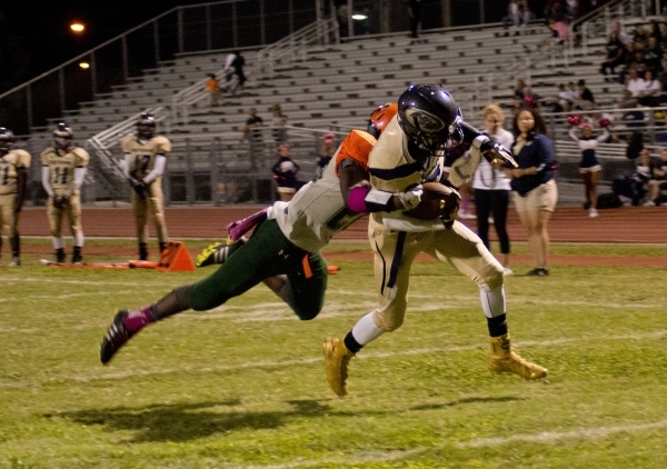 Cheyenne‘s Deriontae Green (5) runs the ball into the end zone during their prep footb ...