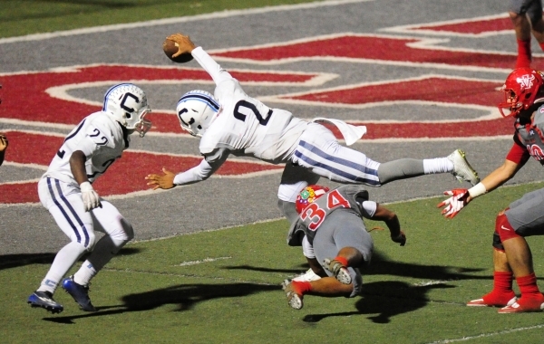 Centennial quarterback Jamaal Evans scores a touchdown against Arbor View in the second half ...