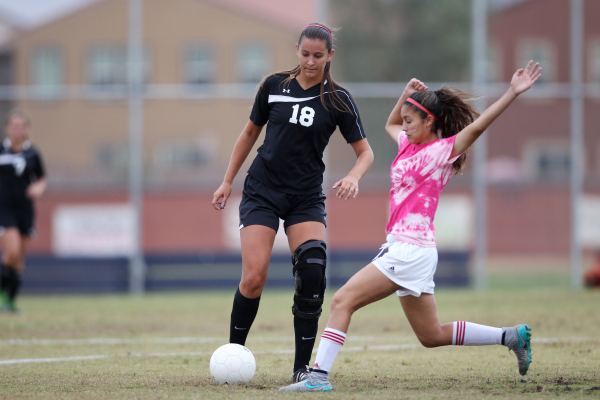 Palo Verde‘s Jadyn Nogues (18), left, keeps the ball in possession against Legacy in t ...