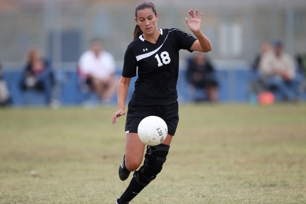 Palo Verde‘s Jadyn Nogues (18) takes possession of the ball against Legacy in their gi ...