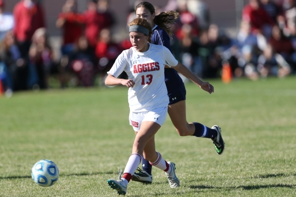 Arbor View‘s Melanie Ara (13) makes a pass in their game against Centennial in the Sun ...