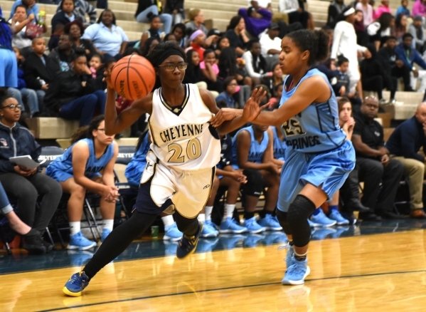 Cheyenne‘s Kaylah Finley (20) drives by Canyon Springs D‘Licya Feaster (25) duri ...