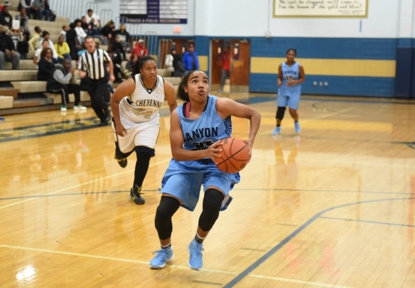 Canyon Springs D‘Licya Feaster (25) goes up for a layup against Cheyenne during their ...