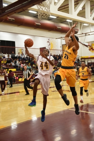 Eldorado‘s Carmonte Jones (44) goes up for a layup against Bonanza‘s Deon Branch ...