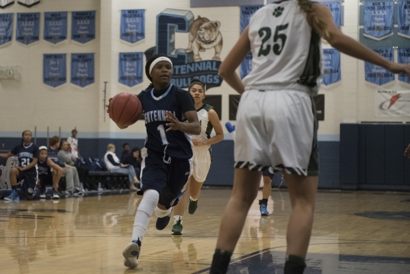 Centennial High School‘s Pam Wilmore (1) drives the ball against Bonita High School&ls ...