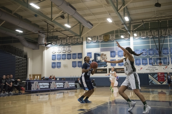 Centennial High School‘s Justice Ethridge (21) shoots against Bonita High School&lsqu ...