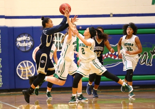 Cheyenne‘s Dominique Hudson (1) fights for control of the ball against Green Valley&ls ...