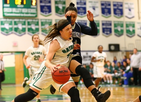 Green Valley‘s Ellee Barton (4) drives against Cheyenne‘s Dominique Hudson (1) d ...