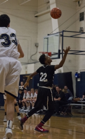 Mountain View‘s Tyrell Brooks (22) extends for the ball after breaking up a pass durin ...