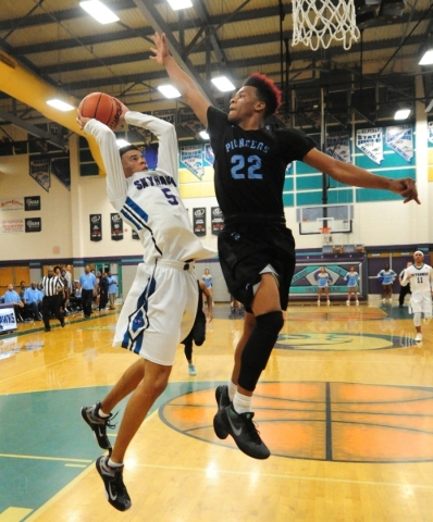 Canyon Springs guard Jovon Coleman (22) attempts to block Silverado guard Matthew Arnold&lsq ...