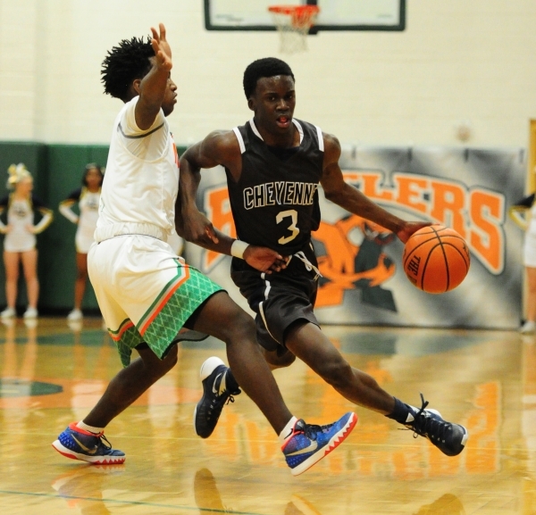 Cheyenne guard Alahjan Banks (3) dribbles past Mojave guard Tyrique Watson in the first quar ...