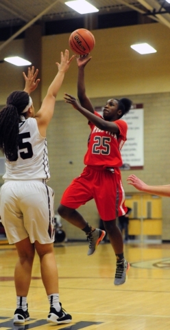 Arbor View guard Alaysia Reed (25) goes up for a shot in front of Desert Oasis center Dajaah ...