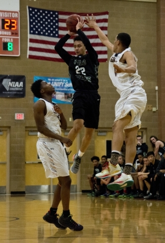 Palo VerdeÃ«s Taylor Miller (22) looks to pass the ball during their game against Legacy a ...