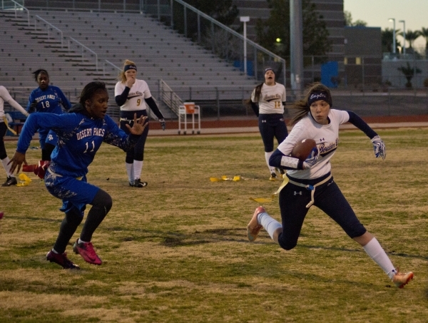 Boulder City‘­s Oshanna Remy (8) outruns Desert Pines‘ Tanaiya Hinton (11) duri ...