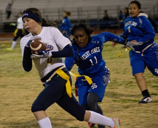 Boulder City‘­s Oshanna Remy (8) outruns Desert Pines‘ Tanaiya Hinton (11) duri ...