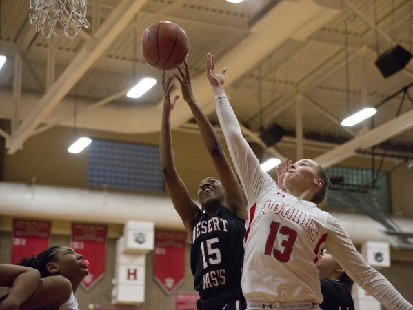 Desert Oasis forward Ahmaya Smith (15) and Arbor View‘s Katrina Nordstrom (13) reach f ...