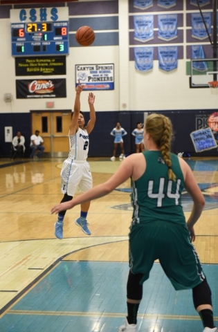 Canyon Springs Aleza Bell (2) shoots the ball against Rancho‘s Samantha Pochop (21) du ...