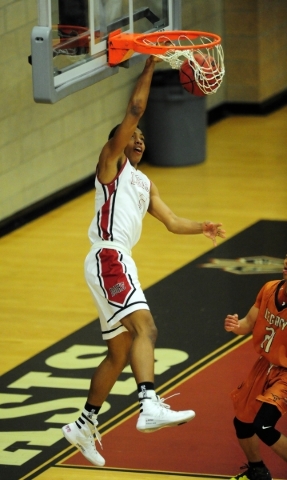 Desert Oasis forward Aamondae Coleman (5) dunks in front of Legacy guard Marquise Alexander ...