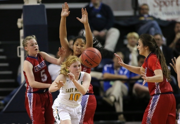 Manogue‘s Tawni Henderson passes under pressure from Liberty Patriots, from left, Lond ...