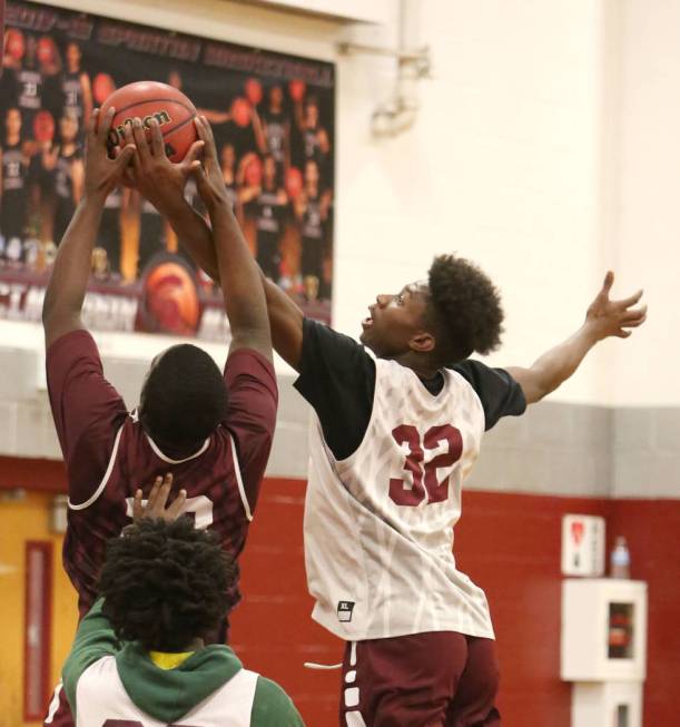 Cimarron-Memorial’s Brian Washington (32) jumps for a rebound during teams practice at ...