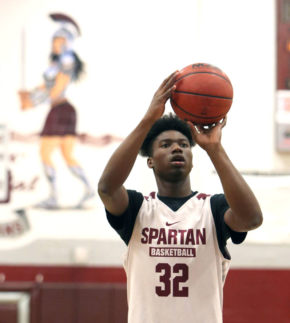 Cimarron-Memorial’s Brian Washington prepares to shoot during teams practice at their ...