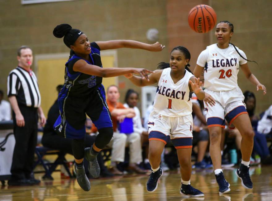 Cheyenne’s Shanice Aycox (5) throws a pass as Legacy’s Samiah Mitchell (1) and L ...