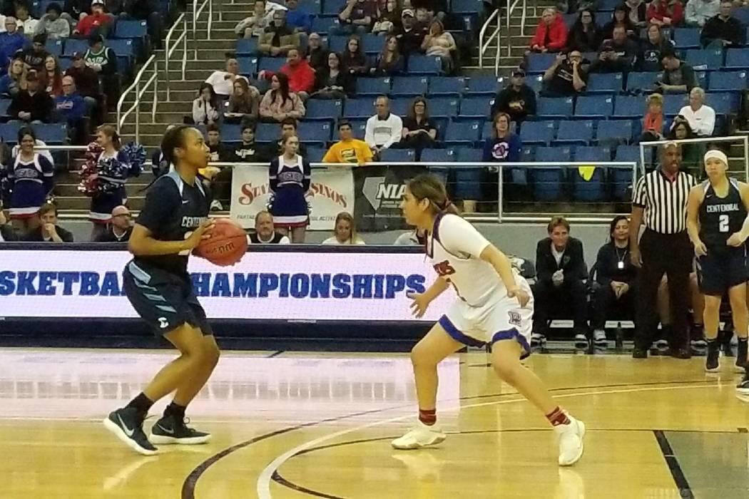 Justice Ethridge prepares to shoot a 3-pointer against Reno on Thursday, Feb. 22, 2018 at La ...