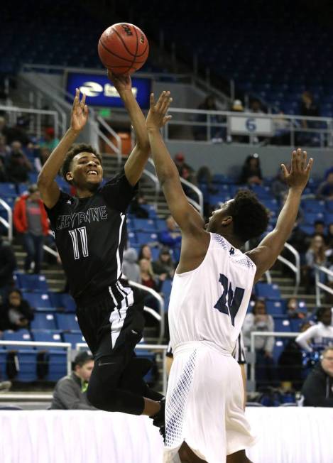 Cheyenne’s Ke’shawn Hall shoots over Desert Pines defender Malacki McLaurin duri ...