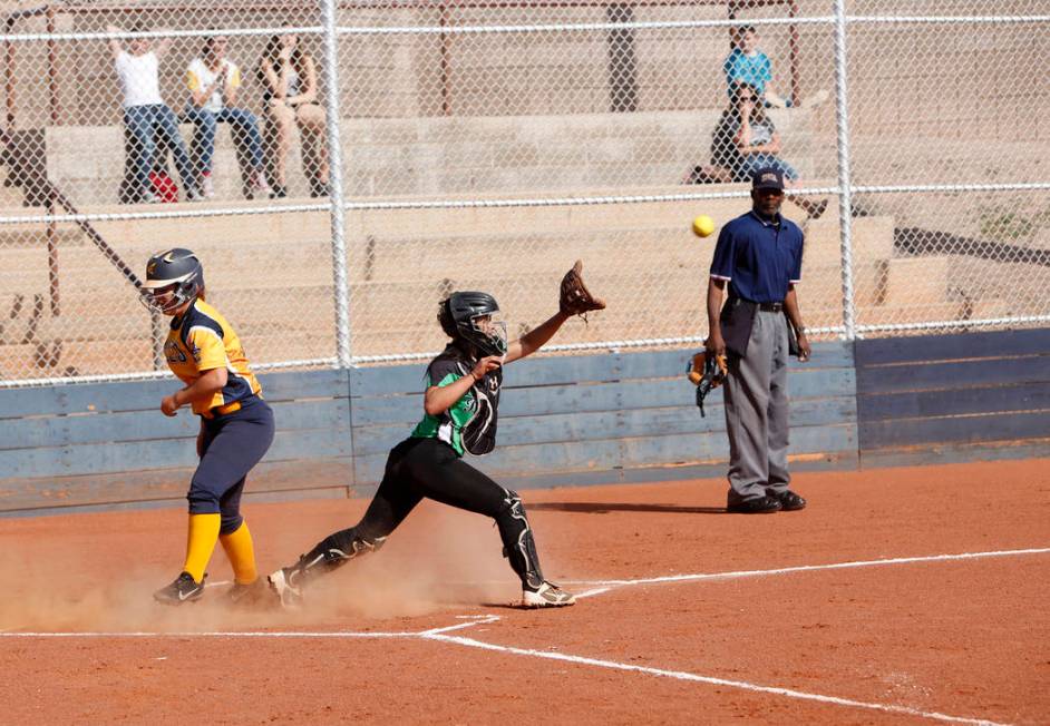 Lily Ofman (11) makes a run as Virgin Valley’s Kaysha Heath (18) tries to catch the ba ...