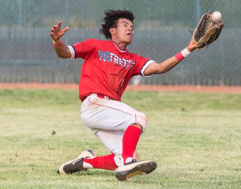 Liberty right fielder Mason Bowden (1) makes a diving catch in the sixth inning during the P ...