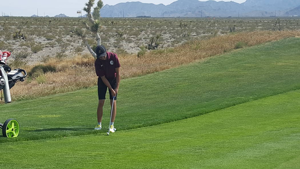 Eldorado’s Matthew Manganello chips onto the 15th green Tuesday during the Class 4A Su ...