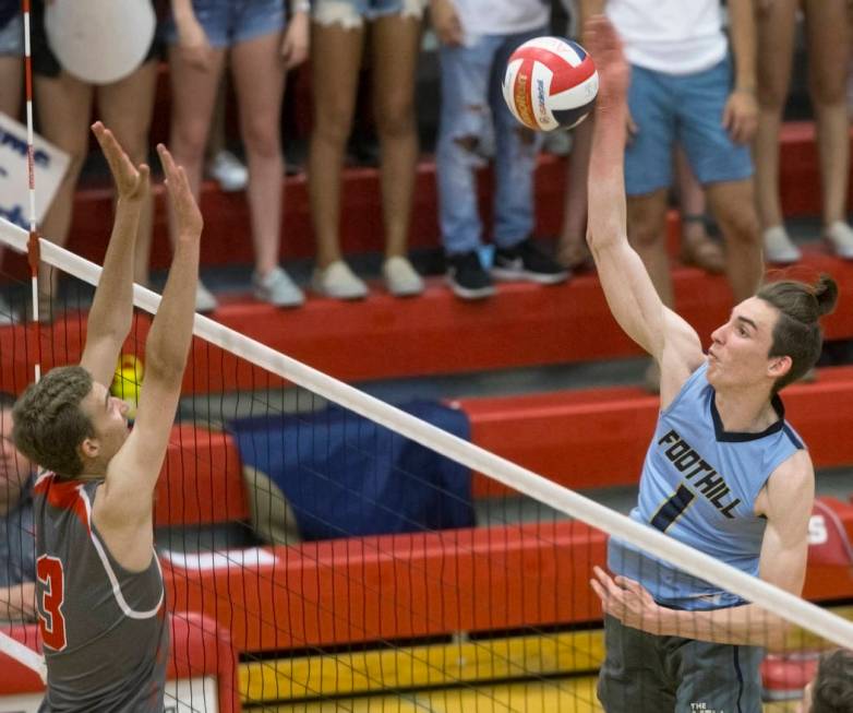 Foothill senior Dylan Meuller (1) makes a kill over Arbor View senior Jake Reid (3) during t ...