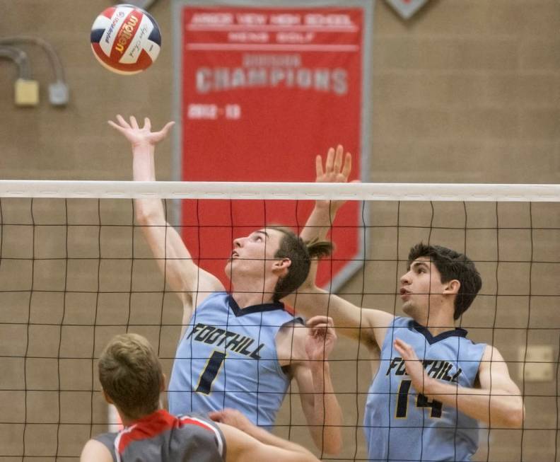 Foothill’s Dylan Meuller (1) and Truss Erb (14) try to block a kill during the class 4 ...