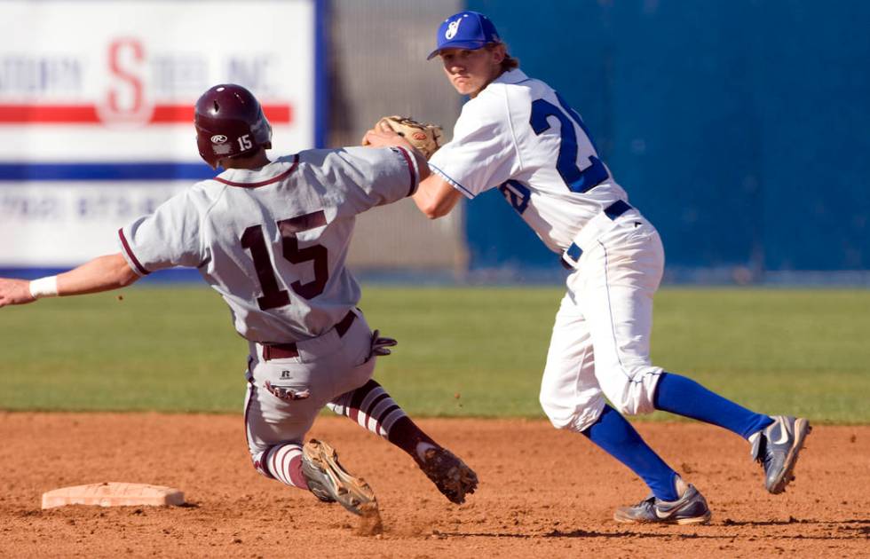 Sierra Vista shortstop Jake Hager prepares to throw to first after getting out Cimarron-Memo ...