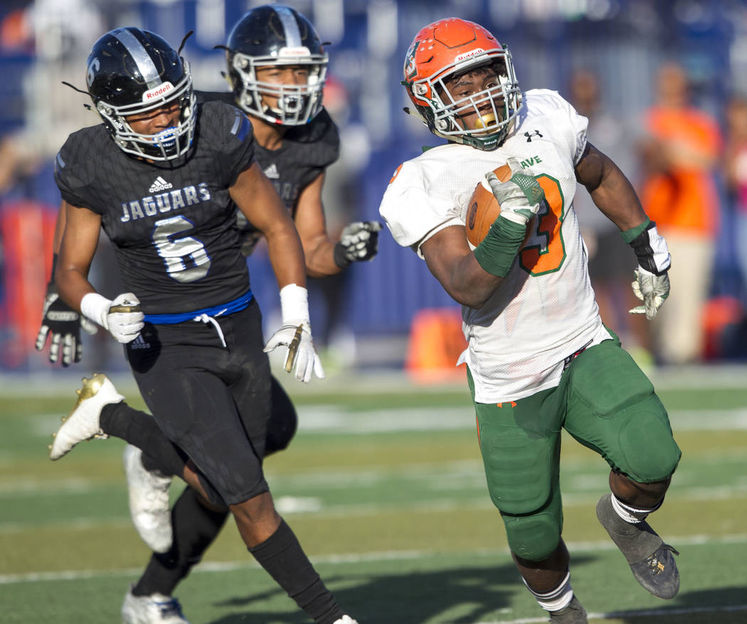 Mojave’s Tawee Walker (3) outruns Desert Pines’ Deaundre Newsome (6) for a touch ...