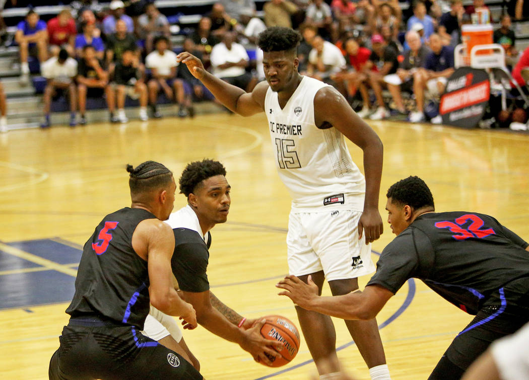 DC Premier’s Sherif Kenny (1) prepares to pass The Truth’s Jaden Shackleford (5) ...