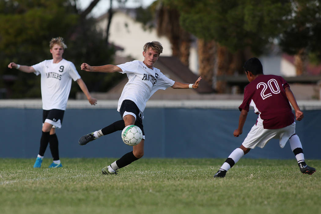 Tanner Stevenson (center) is one of 12 returning lettermen for Palo Verde. Bridget Bennett/L ...