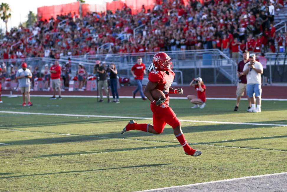 Arbor View Aggies running back Kyle Graham (25) runs the ball for a touchdown against the Va ...