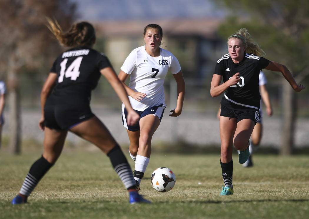 Centennial’s Marcella Brooks (7) keeps the ball ahead of Palo Verde’s Carlee Gia ...
