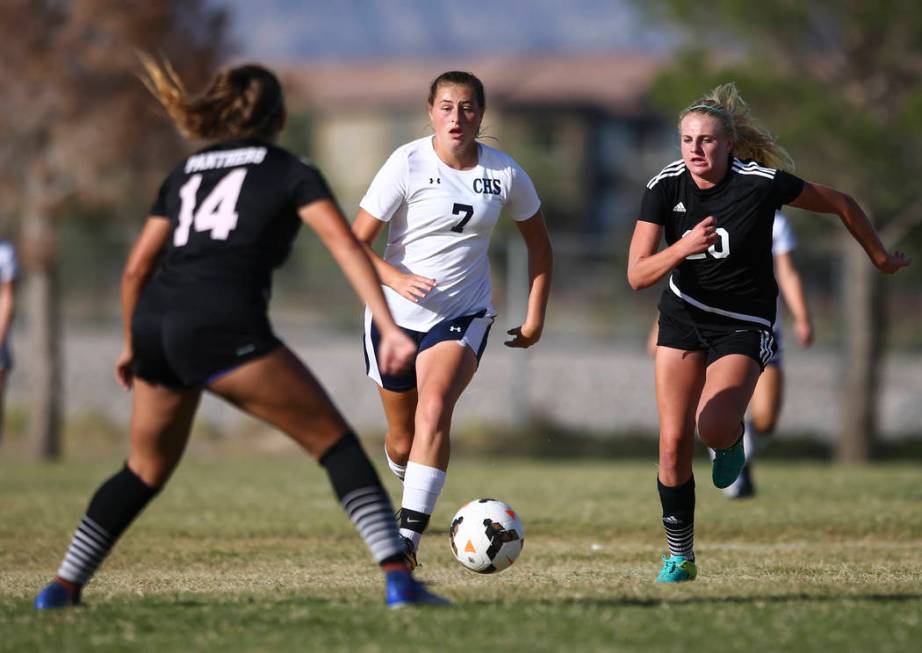 Centennial’s Marcella Brooks (7) keeps the ball ahead of Palo Verde’s Carlee Gia ...