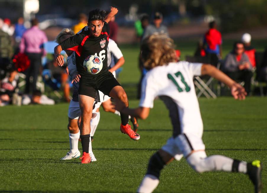 Las Vegas’ Nathan Zamora (16) controls the ball against Palo Verde during the Mountain ...