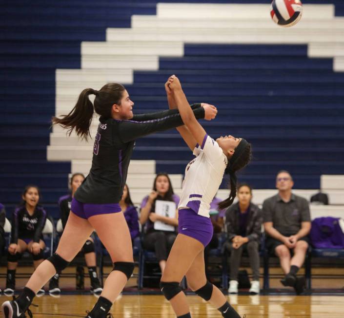 Durango’s Sophia Dominguez, left, and Sierra Leone Sanchez go to return the ball durin ...