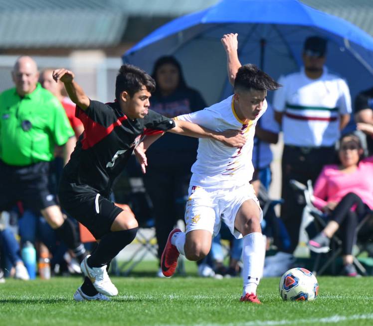 Las Vegas High School’s Sebastian Contreras (5) battles for the ball with Eldorado Hig ...