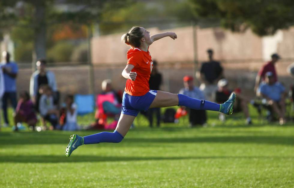 Bishop Gorman’s Jacqueline Hillegas (23) celebrates her game-winning goal in a penalty ...