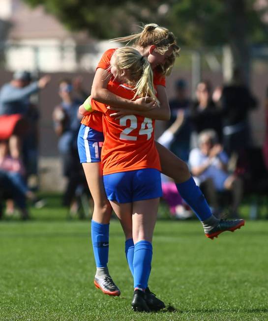 Bishop Gorman’s Kevyn Hillegas (24) celebrates her goal with Bishop Gorman’s Col ...