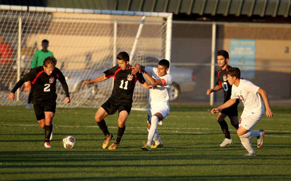 Las Vegas’ Drew Bowden (2) and Rigo Carrasco (11) move the ball in front of Durango&#8 ...