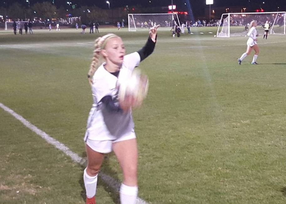 Palo Verde’s Kamryn Klinger prepares to throw the ball in during the Class 4A state se ...