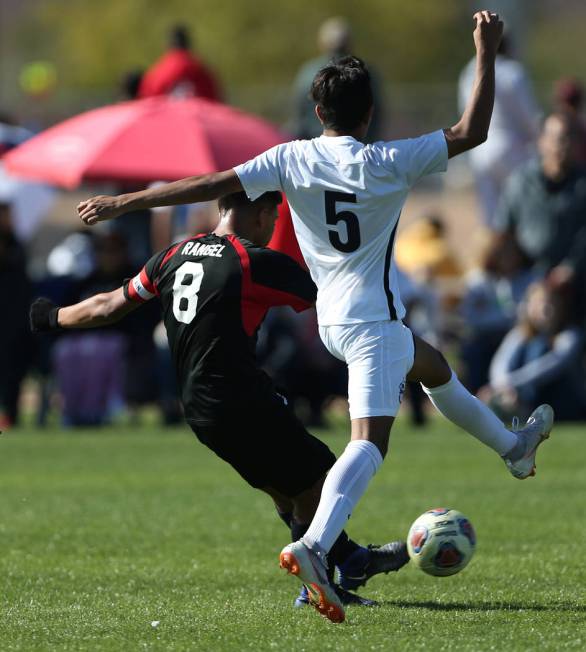 Las Vegas’ Daniel Rangel (8) kicks the ball for a score during the second half against ...